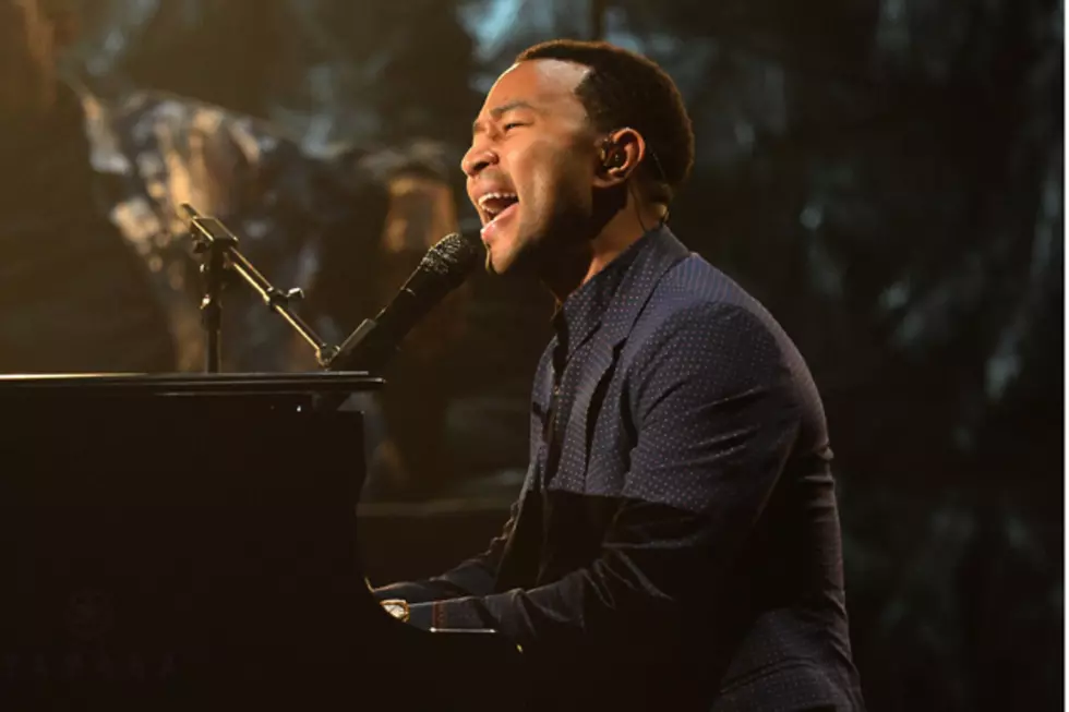 John Legend Croons &#8216;All of Me&#8217; + &#8216;You and I&#8217; at 2014 Billboard Music Awards [VIDEO]