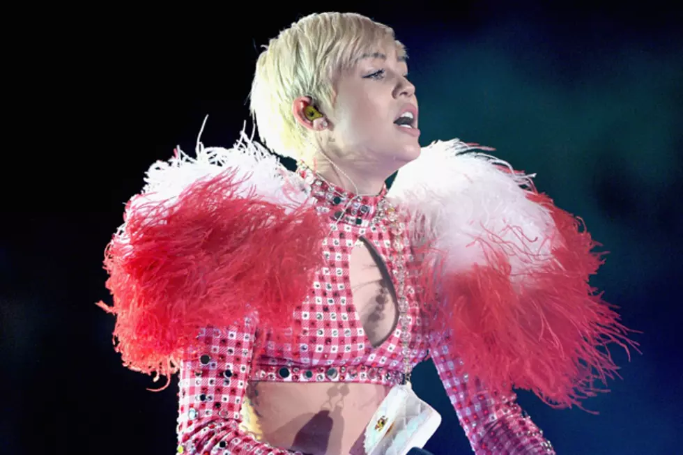 Miley's BACK! And Twerking!