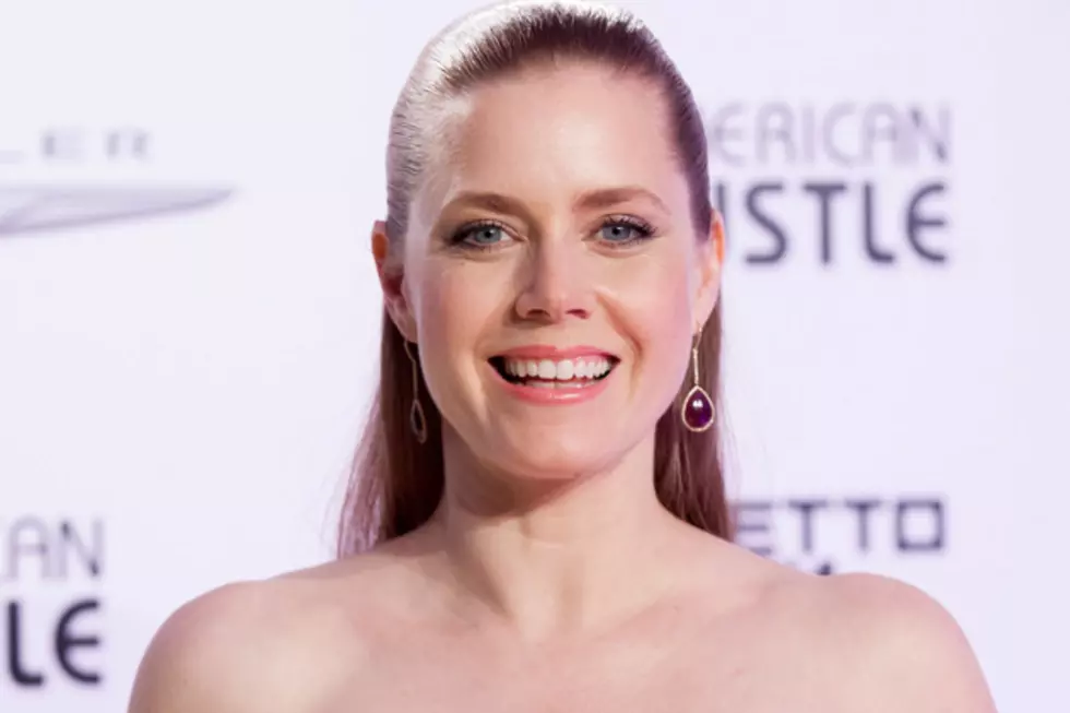 Amy Adams Gives Seat to Solider 