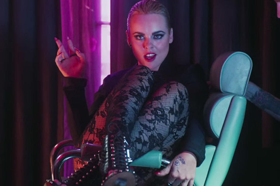 Katy Tiz Releases &#8216;The Big Bang&#8217; Video
