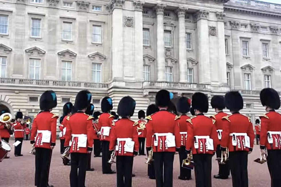 The Queen’s Guard Plays ‘Games of Thrones’ Theme Song at Buckingham Palace [VIDEO]
