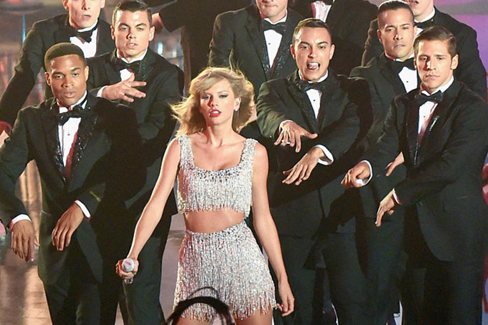 Taylor Swift Kills It With Sexy ‘Shake It Off’ Performance at the 2014 MTV VMAs
