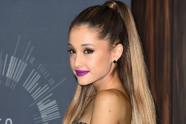Ariana Grande Debuts Totally Different Hairstyle [PHOTOS]