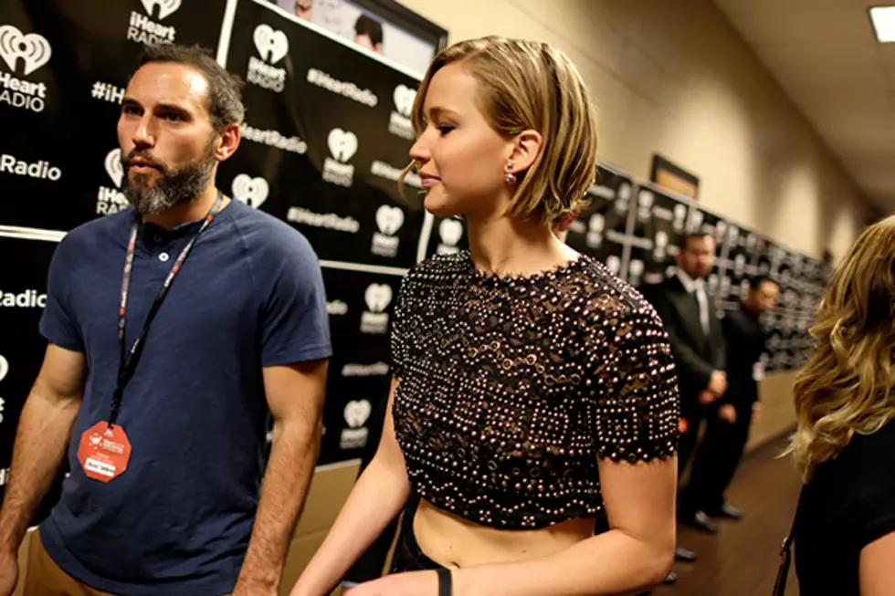 Jennifer Lawrence Watches Coldplay at iHeartRadio Music Festival [PHOTO & VIDEO]