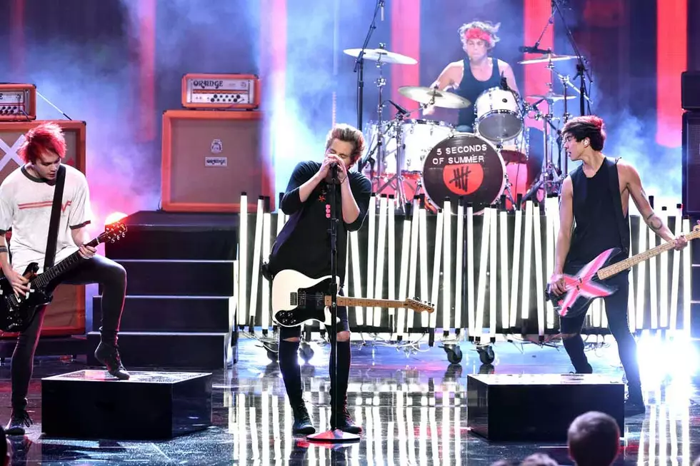 5 Seconds of Summer Slay &#8216;What I Like About You&#8217; at 2014 American Music Awards [VIDEO]