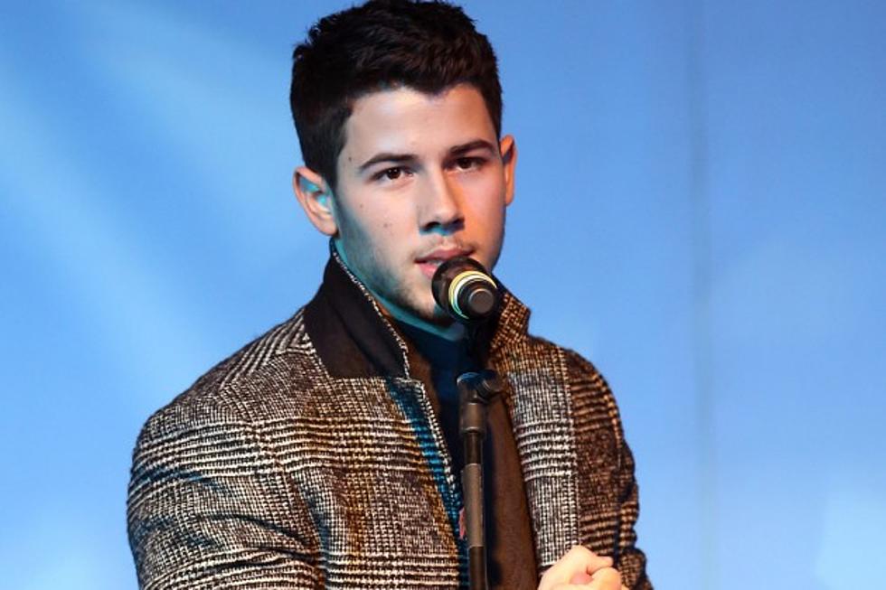 Nick Jonas Sings &#8216;Jealous&#8217; at the 2014 Thanksgiving Day Parade