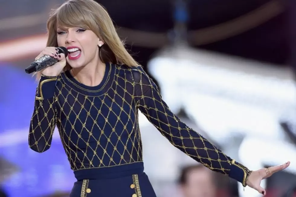 Taylor Swift Performs &#8216;Shake It Off&#8217; on Thanksgiving 2014