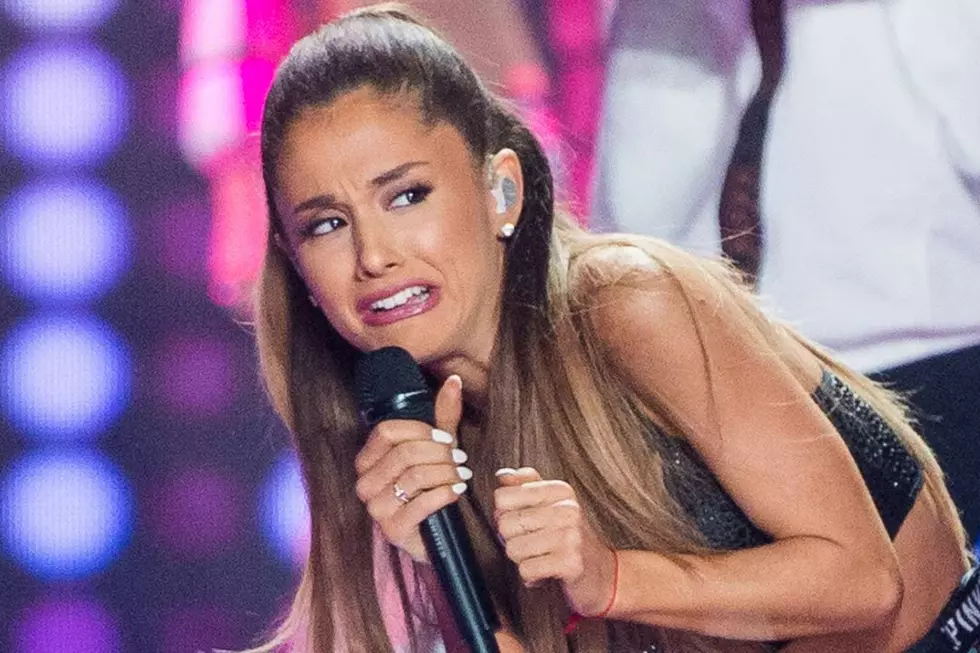 LOL! Ariana Grande Had the Best Reaction Ever After Being Hit by Model&#8217;s Angel Wings [PHOTO]