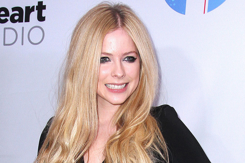 Avril Lavigne Laughs Off Rehab Rumors