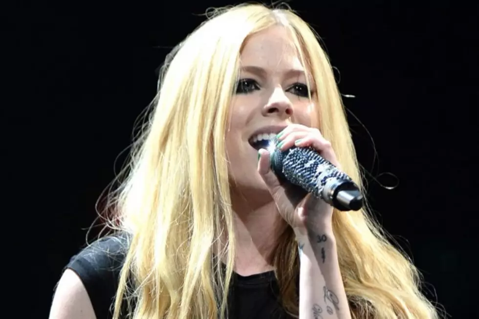 Avril Lavigne Says She Has &#8216;Health Issues,&#8217; Asks Fan to Pray for Her