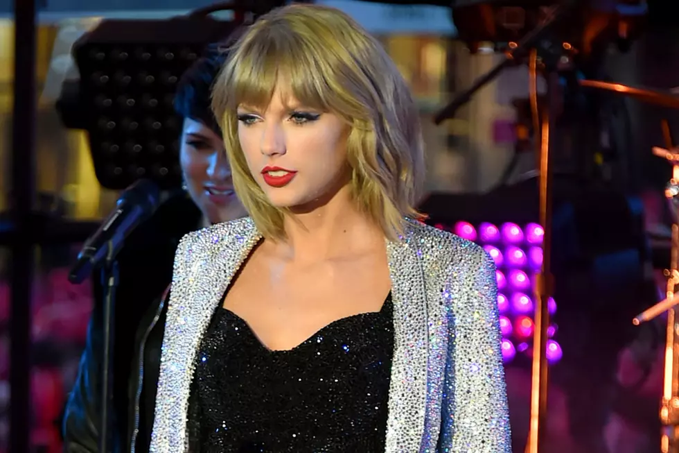 Taylor Swift Helps Fan With Student Loans, Writes Check For $1,989