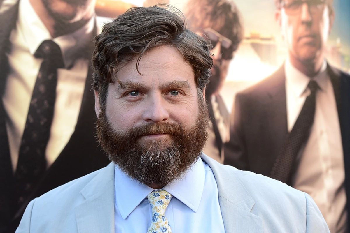 zach galifianakis shows off dramatic weight loss sag awards zach galifianakis shows off dramatic weight loss sag awards