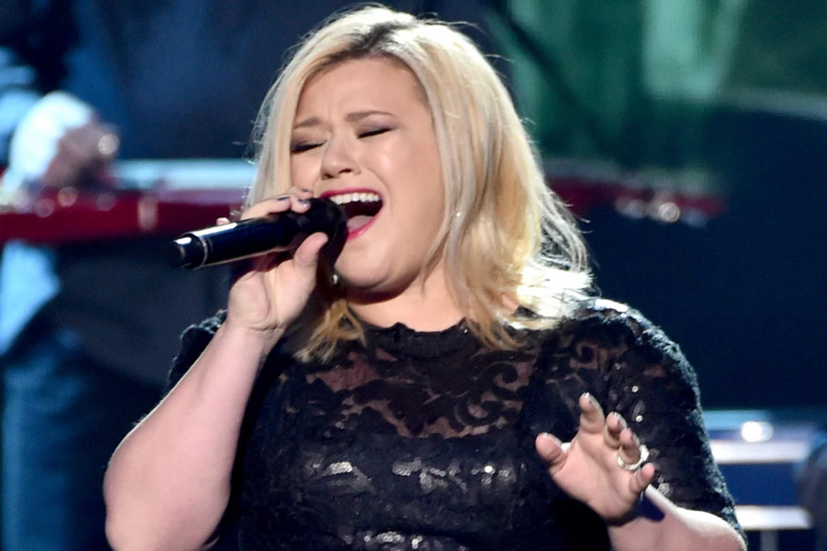 Kelly Clarkson Debuts New Song 'Invincible' [LISTEN]