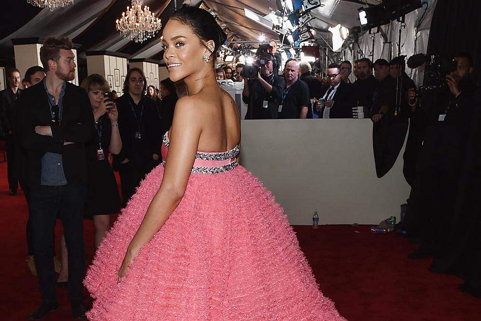 Rihanna Dons a Poofy, Pink Dress at 2015 Grammys, Fans React [PHOTO]