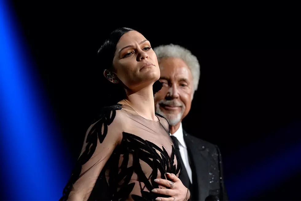 Jessie J Performs ‘You’ve Lost That Lovin’ Feelin” With Tom Jones at 2015 Grammy Awards [VIDEO]