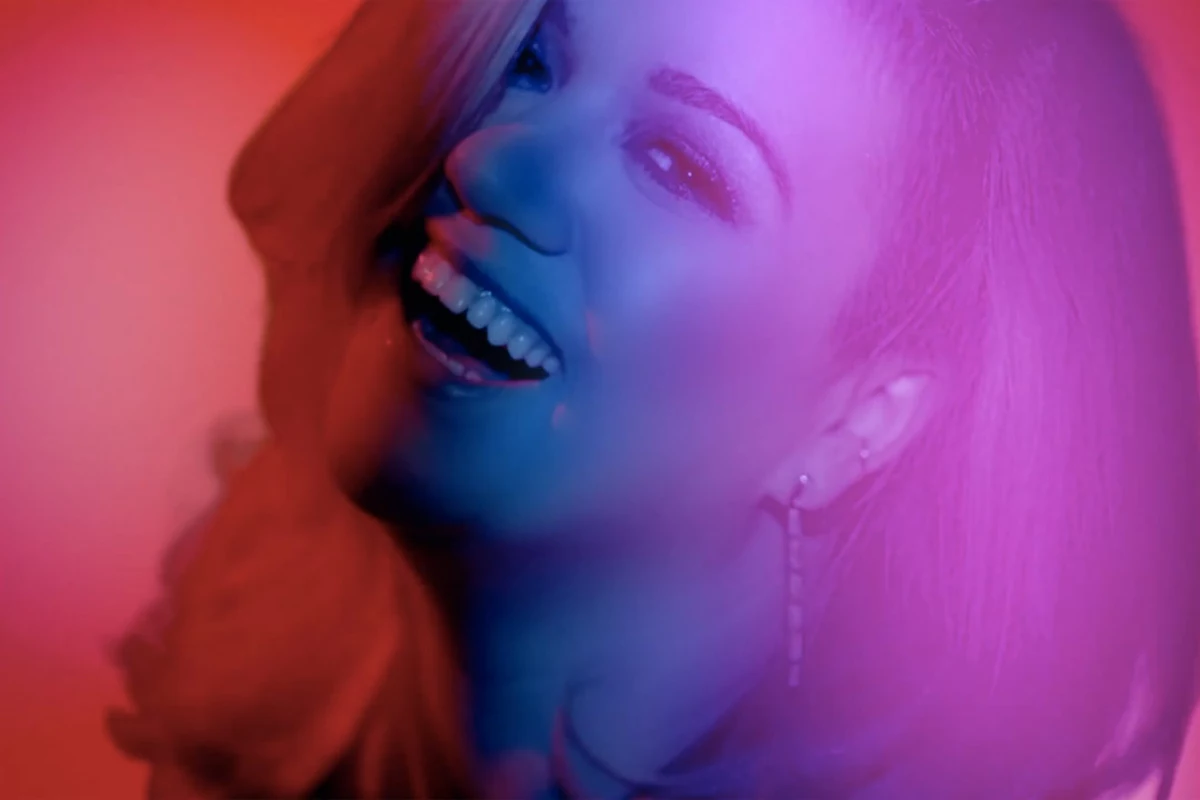 Kelly Clarkson Shows That We'll Love Again in 'Heartbeat Song' Video