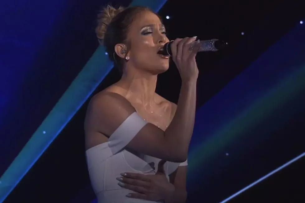 Jennifer Lopez Sparkles in &#8216;Feel the Light&#8217; Performance on &#8216;Idol&#8217; [VIDEO]