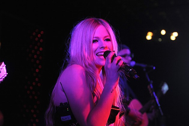 630px x 420px - Avril Lavigne's New Song 'Fly' Drops This Month