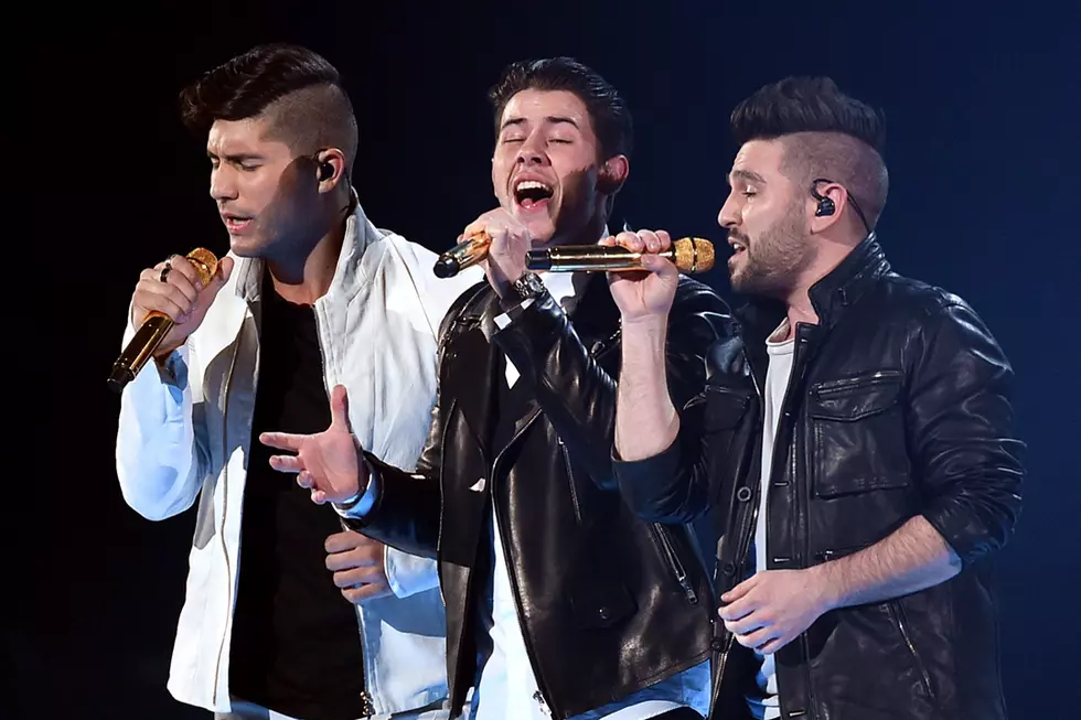 Nick Jonas Joins Forces With Dan + Shay at the 2015 ACM Awards [VIDEO]
