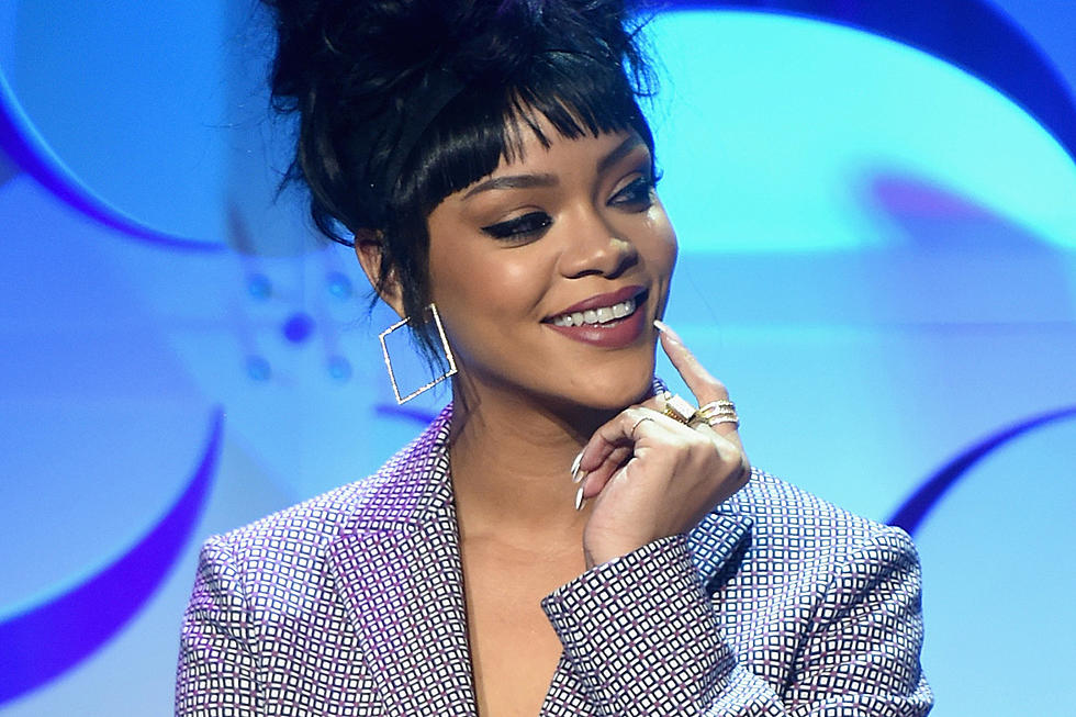 Is Rihanna Out Here Sniffing Coke? [VIDEO]
