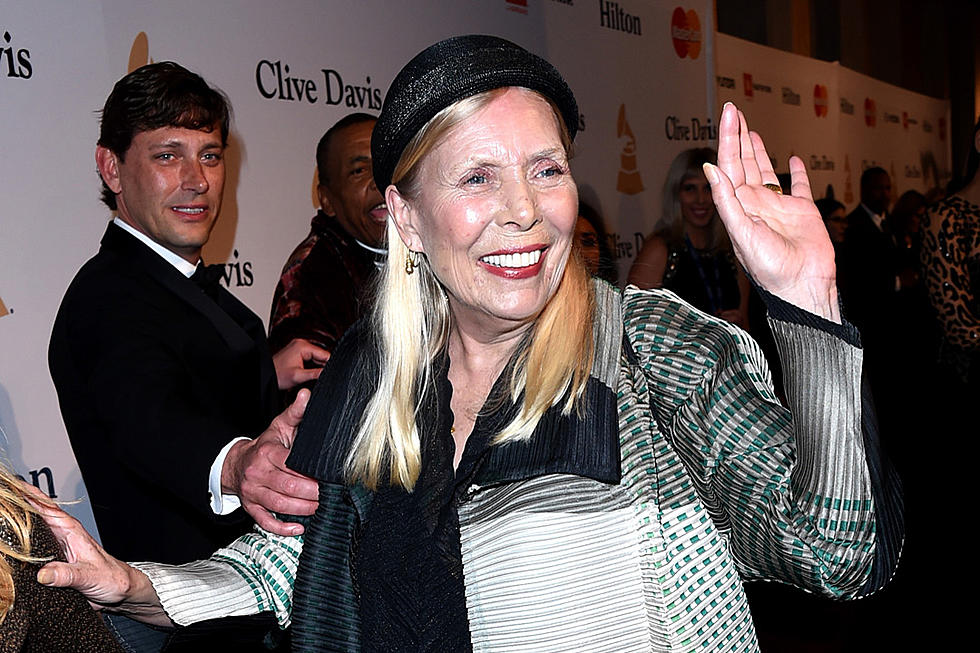 Joni Mitchell Remains Hospitalized; ‘Continues to Improve’