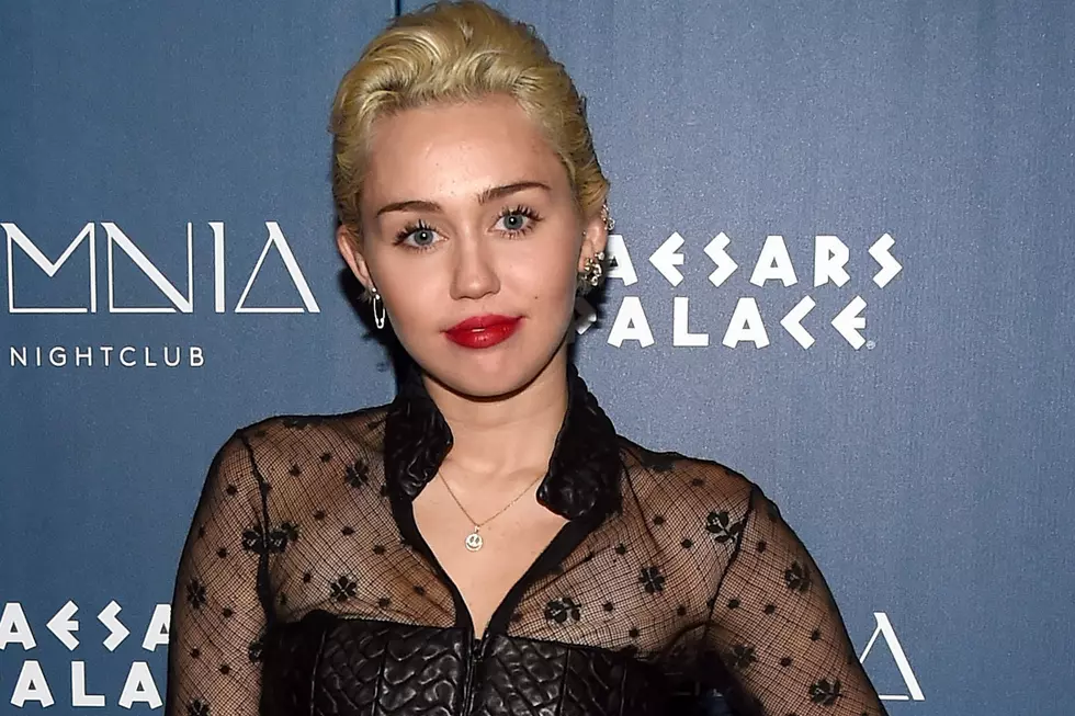 Miley Cyrus Throws Party for Her Dead Dog Floyd [PHOTO]