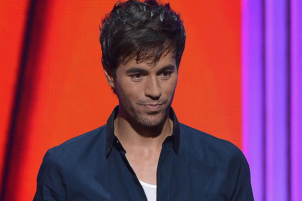 Enrique Iglesias Undergoes Reconstructive Hand Surgery