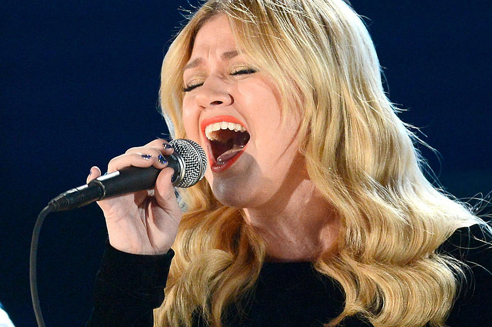 Kelly Clarkson Tears Through ‘I Want to Know What Love Is,’ Cries Over Orlando Tragedy