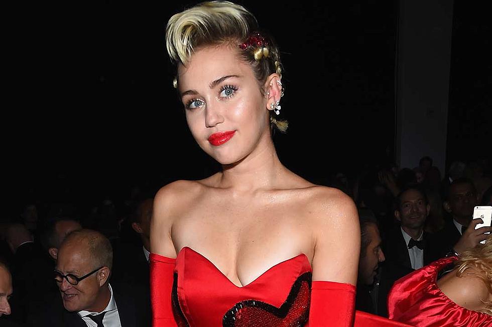 Miley Cyrus to Host 2015 MTV Video Music Awards