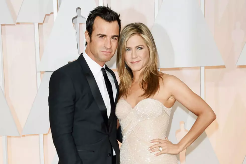 Jennifer Aniston Sports New Wedding Ring