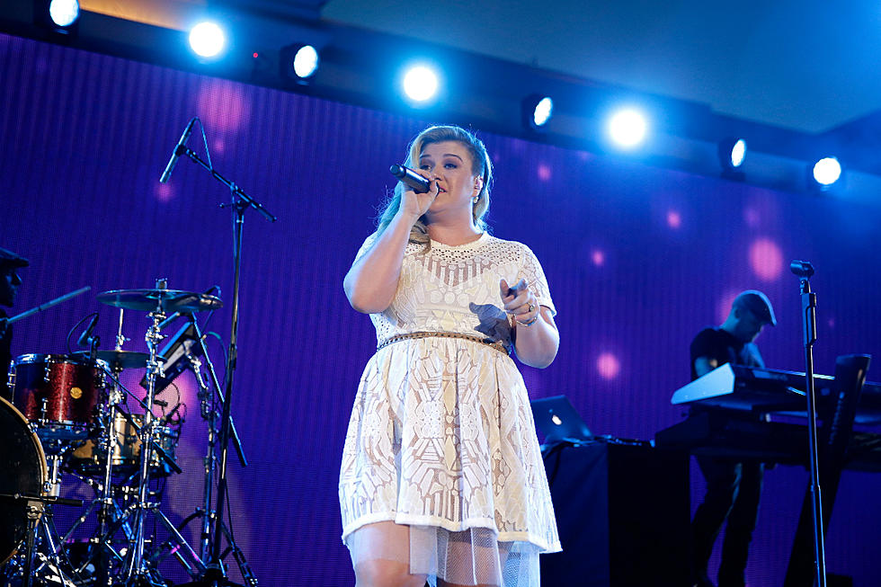 Kelly Clarkson Slays A Live Rendition Of Lana Del Rey’s ‘Off To The Races’ In Las Vegas