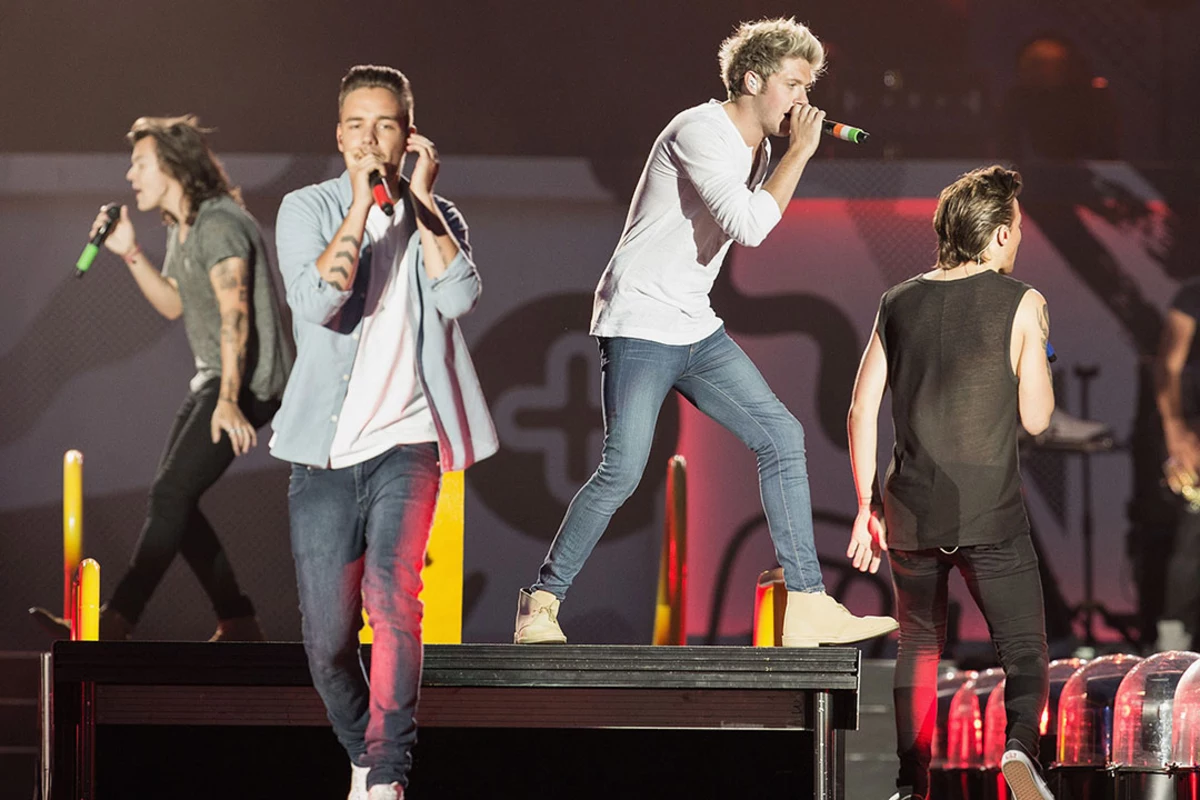Watch One Direction Debut 'Drag Me Down' Live in Concert