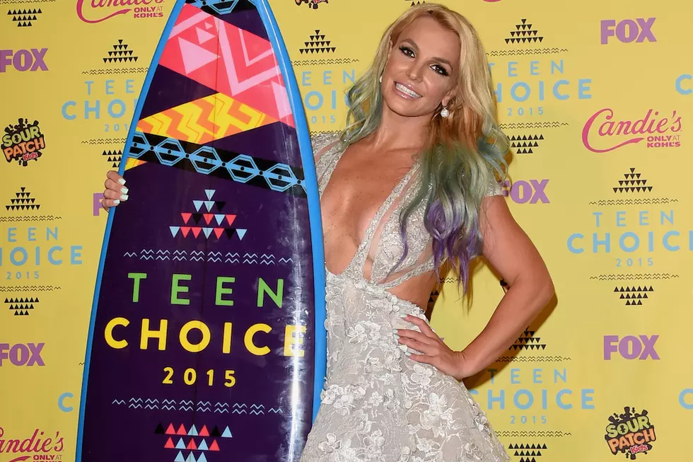 Britney Spears Wins at 2015 Teen Choice Awards, Talks New Music and Possibly Leaving Las Vegas
