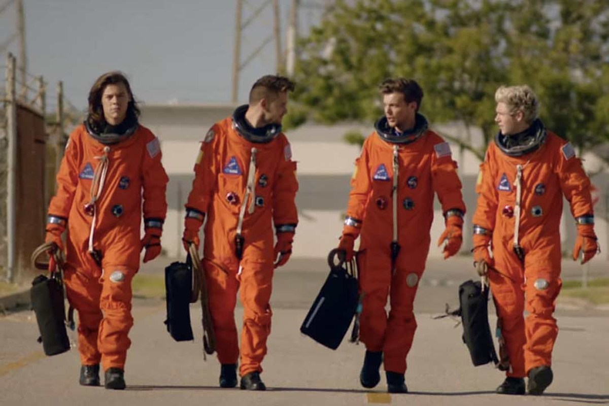 One Direction Breaks Records With Surprise Release of Drag Me Down -  Musing on Music