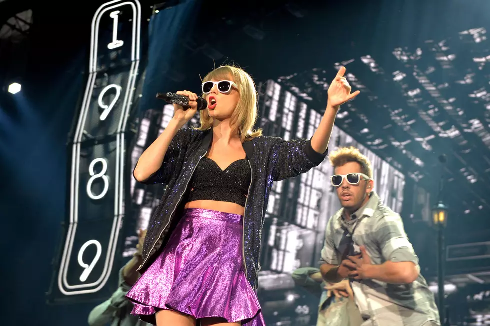 Taylor Swift, Superstar With A Human Touch, Electrifies in Denver on the &#8216;1989 Tour&#8217;