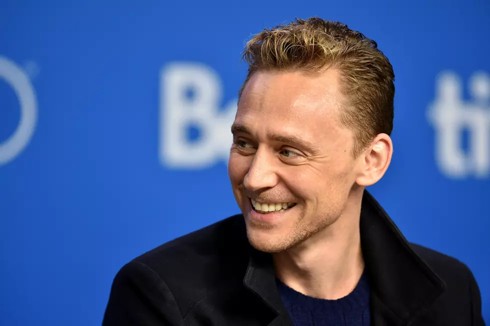 Tom Hiddleston Impersonates Robert De Niro In Front Of Robert De Niro