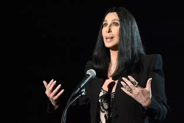 Cher Calls Donald Trump A &#8216;Giant Among GOP Front-Runners,&#8217; But Says She&#8217;s &#8216;Voting For&#8230;&#8230;&#8230;..&#8217;