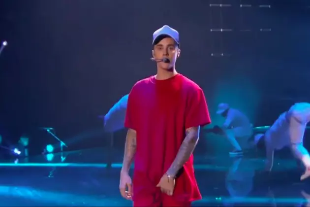 Justin Bieber Dances His Way Through Cool and Confident Rendition of &#8216;What Do You Mean?&#8217; Live at 2015 MTV EMA