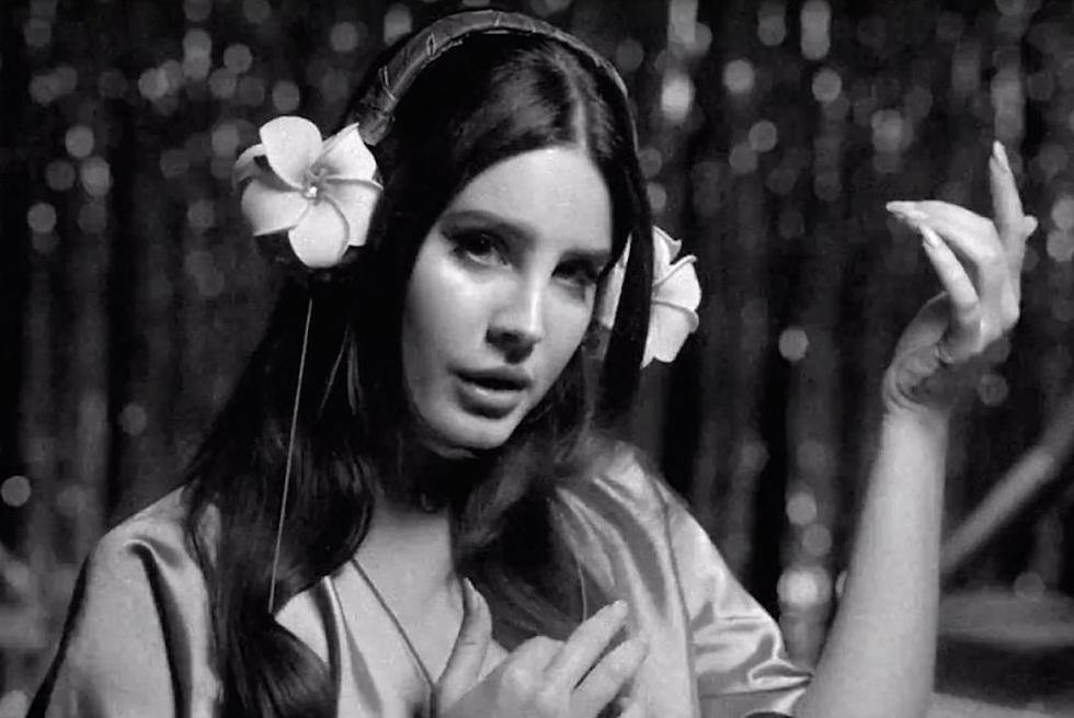 Halloween 2015 Costume Guide: Lana Del Rey in &#8216;Music To Watch Boys To&#8217;