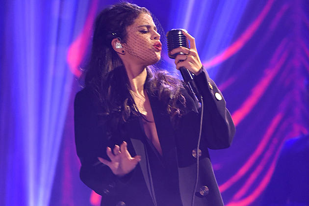 Selena Gomez Is Billboard&#8217;s 2015 ‘Chart Topper’ Recipient