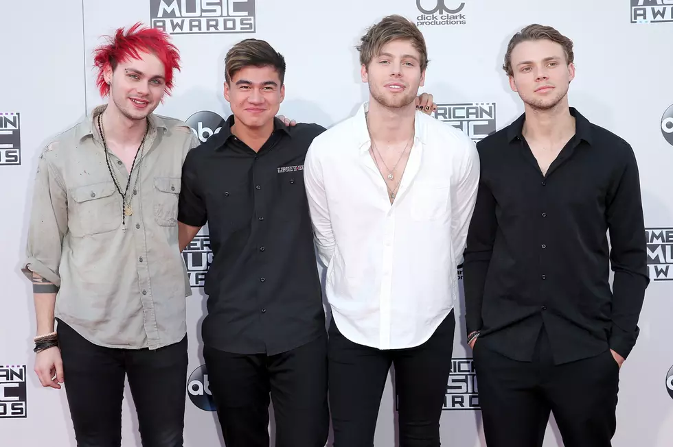 2015 American Music Awards Red Carpet: See Photos
