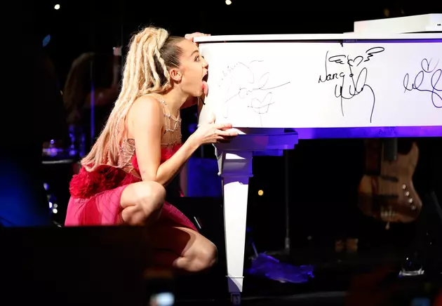 Miley Cyrus Licked and Sold a Piano&#8230;for Charity!