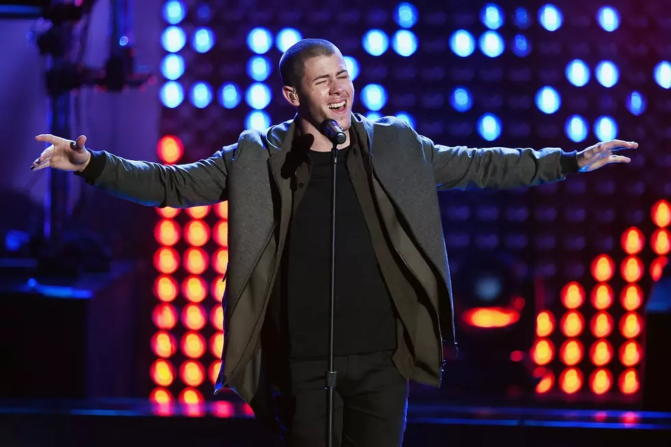 Nick Jonas Sings 'Chains,' 'Levels,' 'Jealous' At 2015 AMAs