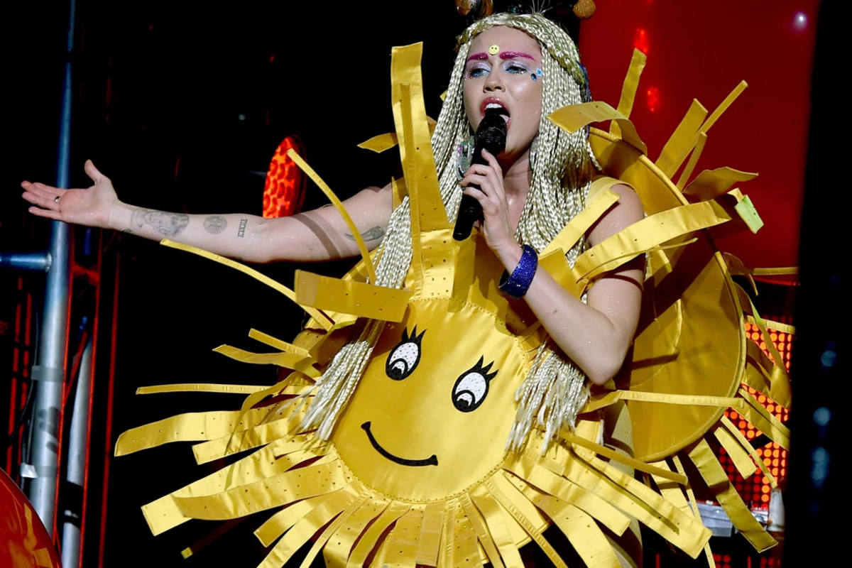 Watch Miley Cyrus' 'Extra Turnt' Final 'Milky Milky Milk' Show In Full