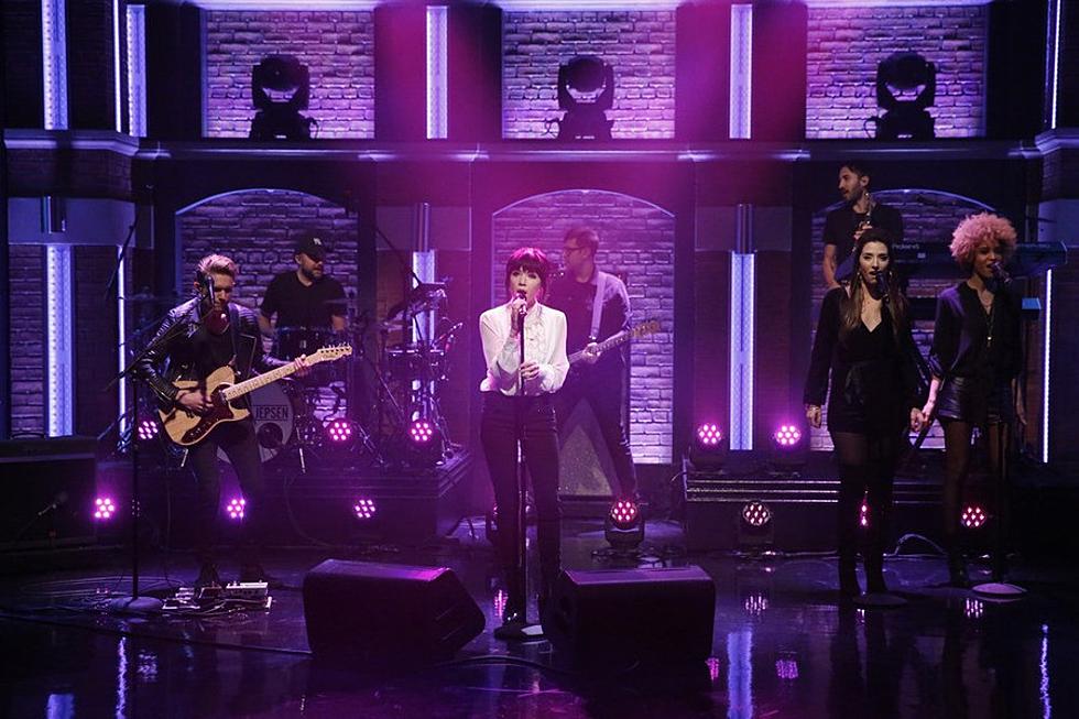 Carly Rae Jepsen Keeps the ‘E•MO•TION’ Coming in 2016 on ‘Late Night with Seth Meyers’