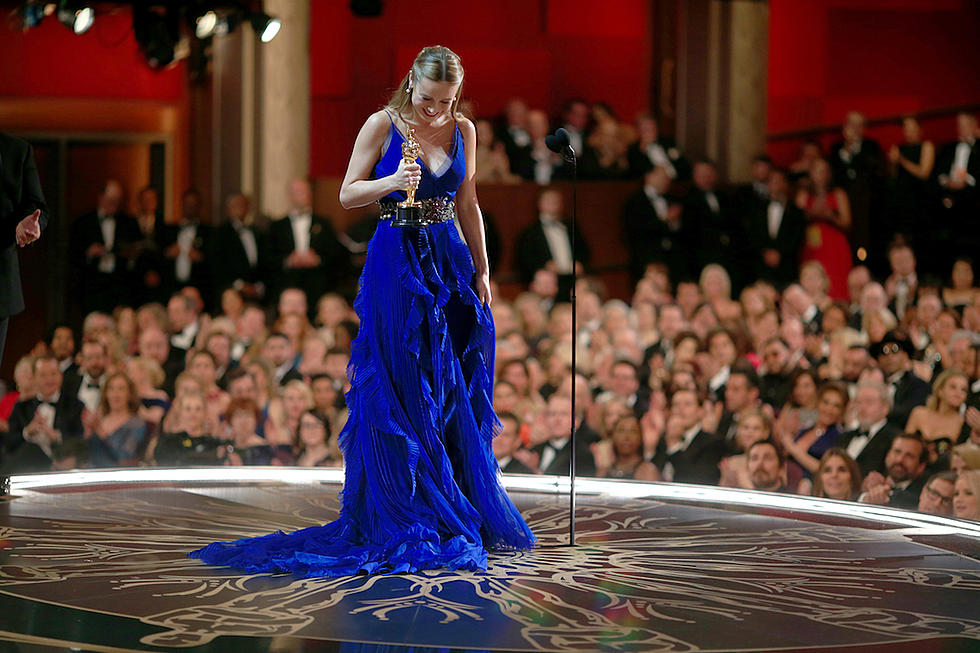 Brie Larson Hugs Sexual Assault Victims After Lady Gaga’s Performance at 2016 Oscars