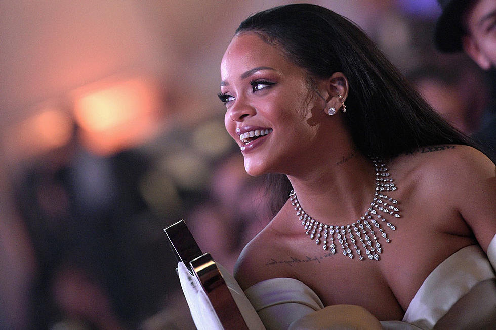 Rihanna’s ‘Anti’ Sells Less Than 1,000 Copies, Still Debuts at No. 27