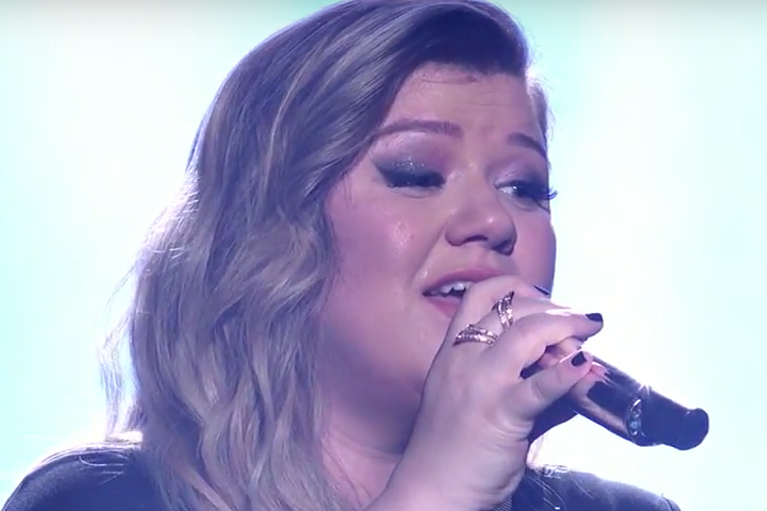 Kelly Clarkson Caps Off Breakneck 'Idol' Finale Medley With Huge
'Moment'