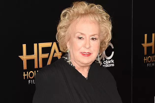 &#8216;Everybody Loves Raymond&#8217; Cast + More Pay Tribute to Doris Roberts