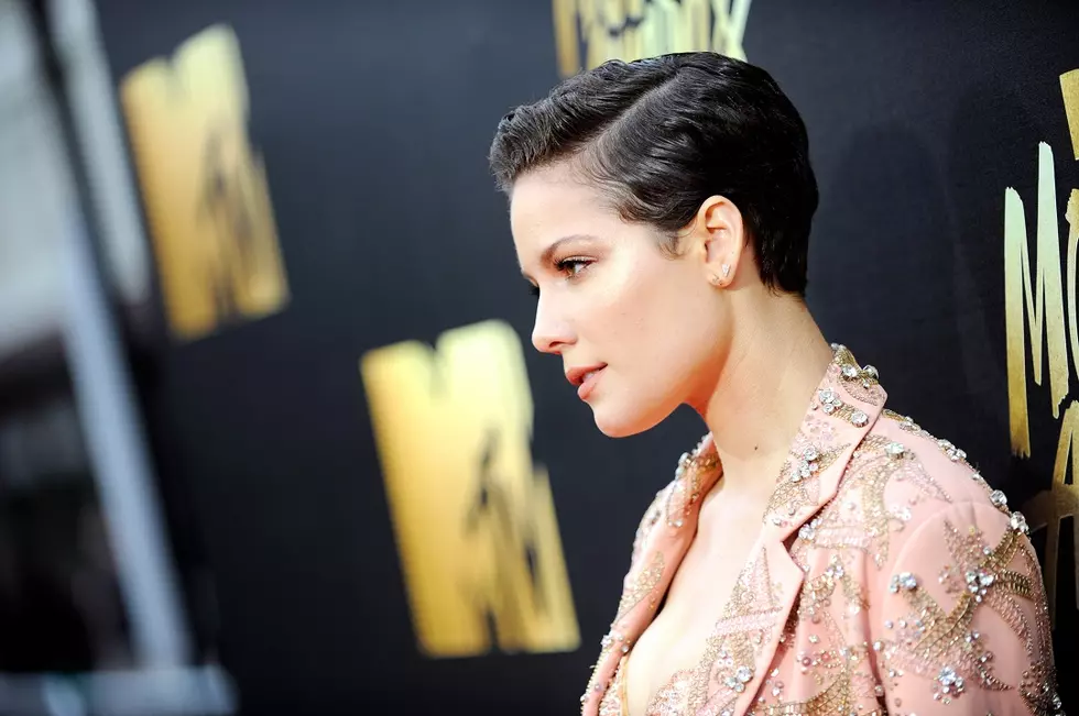 Halsey Storms the ‘Castle’ Live at 2016 MTV Movie Awards: Watch